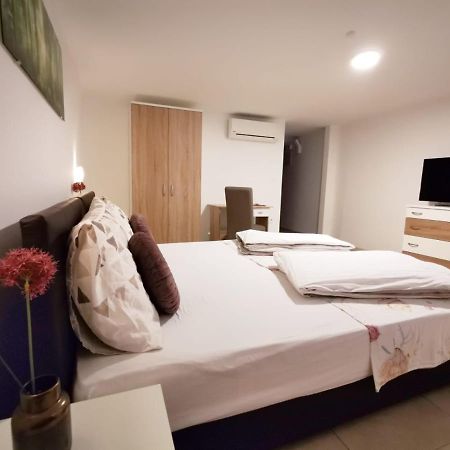 Pansion Makina Hotel Vodice Exterior photo