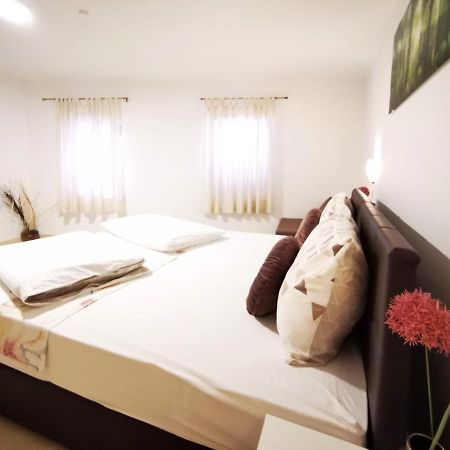 Pansion Makina Hotel Vodice Exterior photo