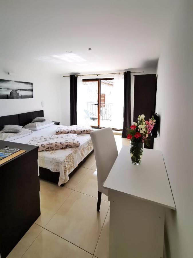Pansion Makina Hotel Vodice Exterior photo