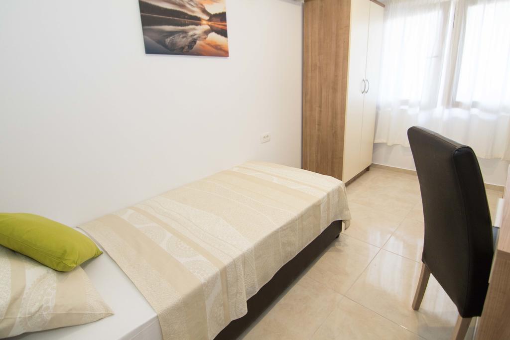 Pansion Makina Hotel Vodice Exterior photo