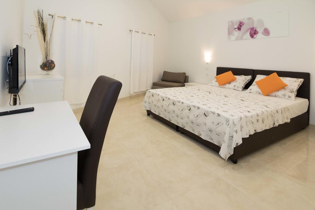 Pansion Makina Hotel Vodice Exterior photo