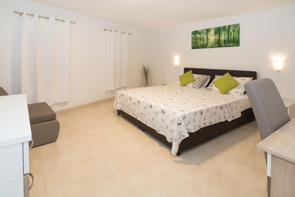 Pansion Makina Hotel Vodice Exterior photo