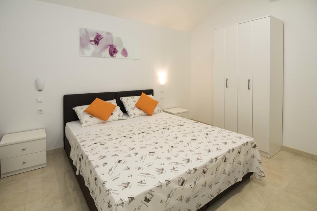 Pansion Makina Hotel Vodice Exterior photo