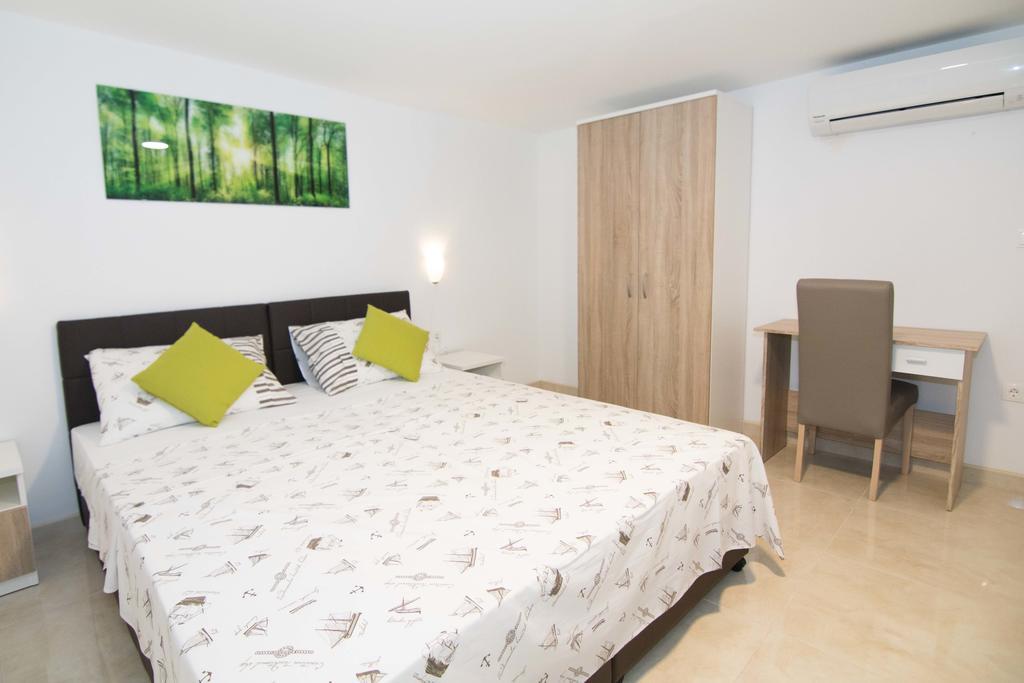 Pansion Makina Hotel Vodice Exterior photo