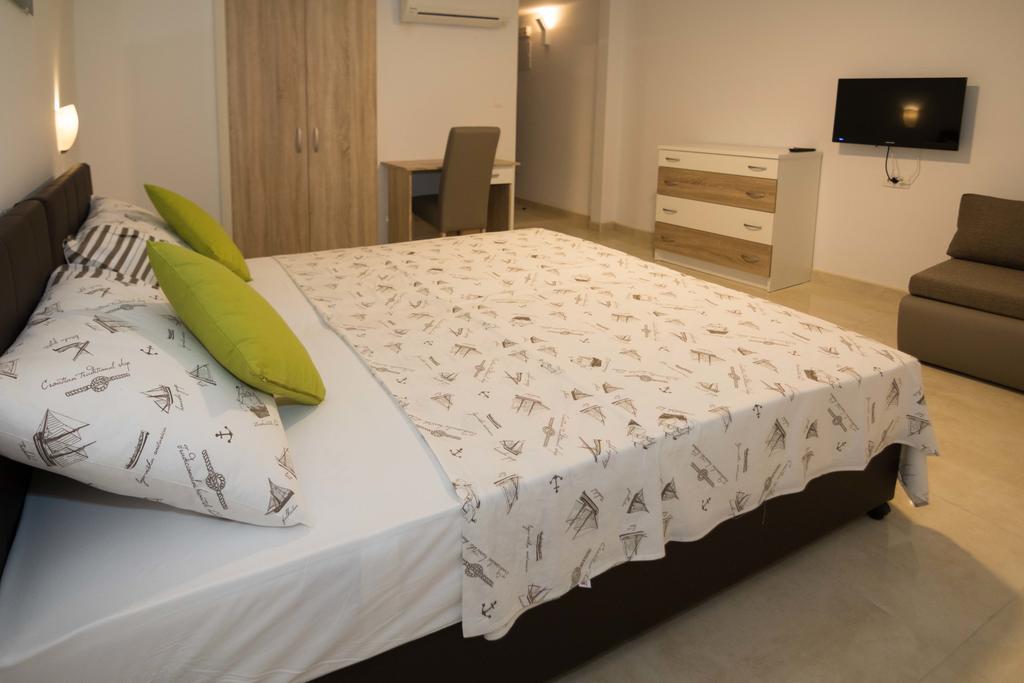Pansion Makina Hotel Vodice Exterior photo